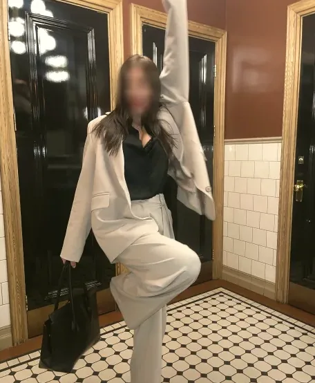 Daniela, 29