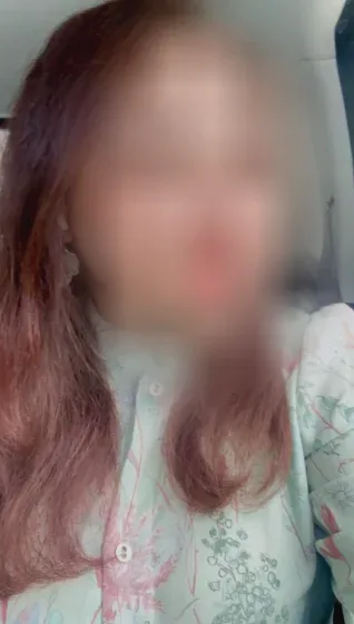 Sabine, 32