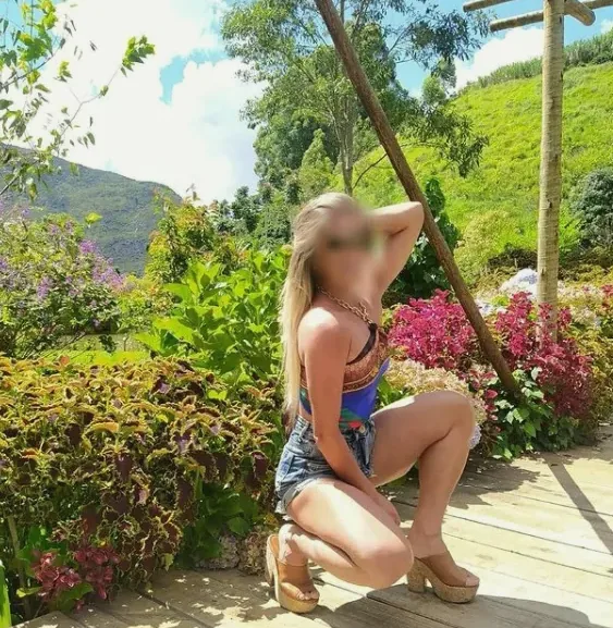 Sabrina, 37