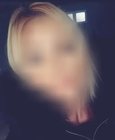 Sandra, 25